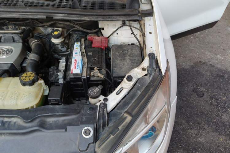 Used Buick Encore 2014 1.4T Manual Two-Wheel Drive Urban Advanced Model Engine Bay Left