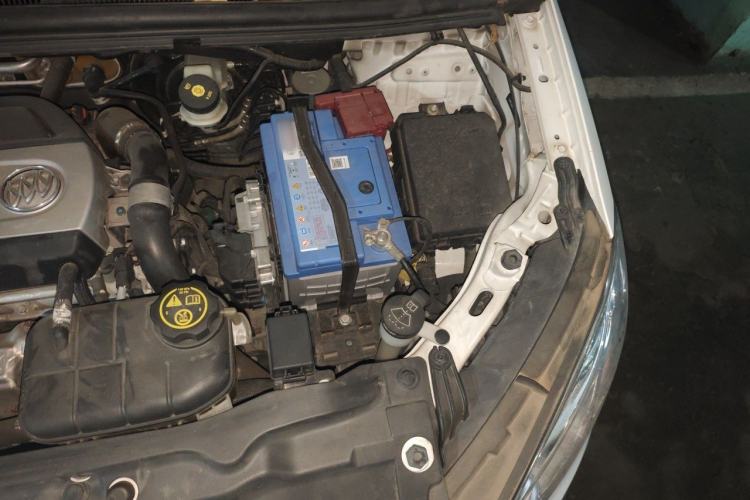 Used Buick Encore 2014 1.4T Manual Two-Wheel Drive Urban Advanced Model Engine Bay Left