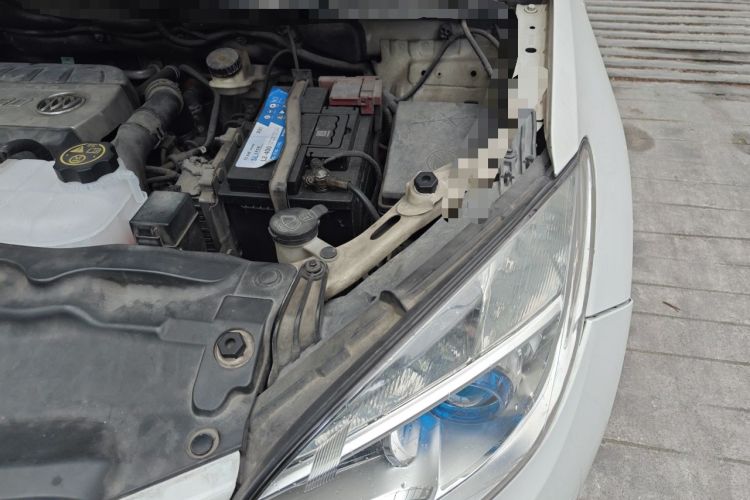 Used Buick Encore 2014 1.4T Automatic Two-Wheel Drive Urban Elite Model Engine Bay Left