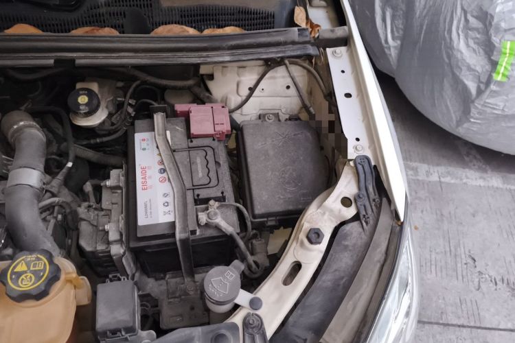 Used Buick Encore 2014 1.4T Manual Two-Wheel Drive Urban Advanced Model Engine Bay Left