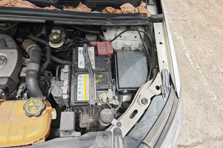 Used Buick Encore 2014 1.4T Automatic Two-Wheel Drive Urban Leading Model Engine Bay Left