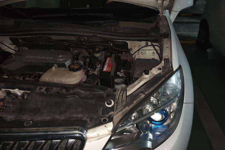 Used Buick Encore 2014 1.4T Automatic Two-Wheel Drive Urban Elite Model Engine Bay Left