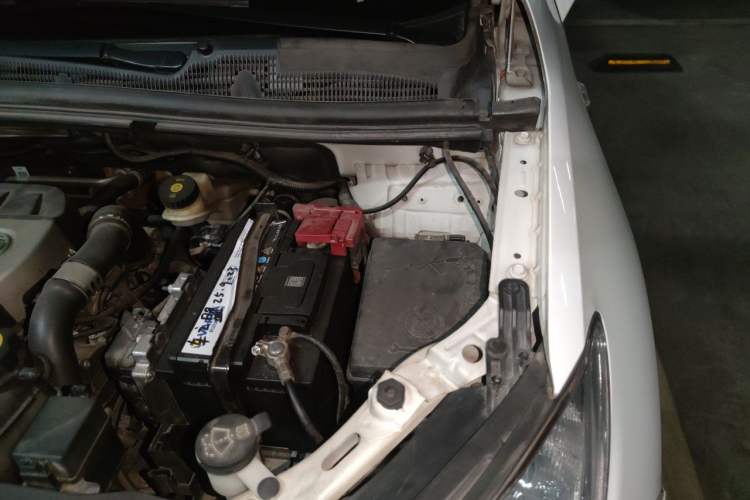 Used Buick Encore 2014 1.4T Automatic Two-Wheel Drive Urban Elite Model Engine Bay Left
