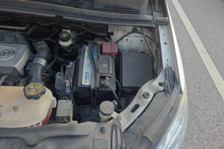 Used Buick Encore 2014 1.4T Automatic Two-Wheel Drive Urban Elite Model Engine Bay Left