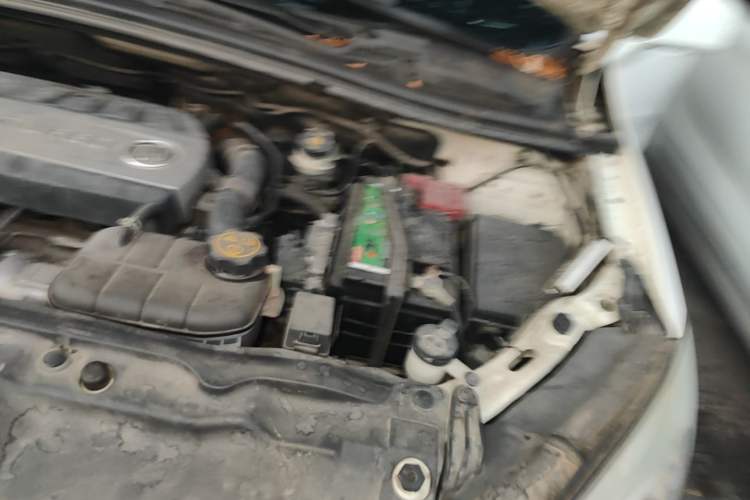 Used Buick Encore 2014 1.4T Manual Two-Wheel Drive Urban Advanced Model Engine Bay Left