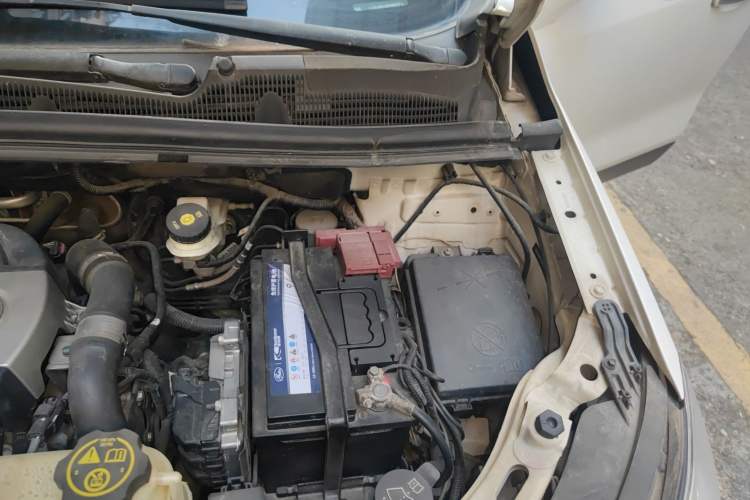Used Buick Encore 2014 1.4T Automatic All-Wheel-Drive Flagship Edition Engine Bay Left