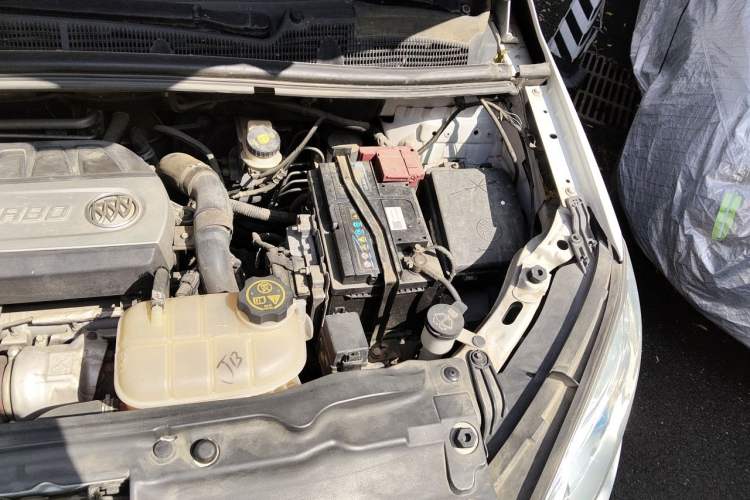 Used Buick Encore 2014 1.4T Automatic All-Wheel-Drive Flagship Edition Engine Bay Left
