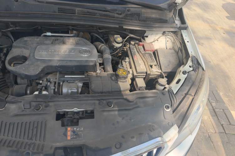Used Buick Encore 2014 1.4T Automatic All-Wheel-Drive Flagship Edition Engine Bay Left