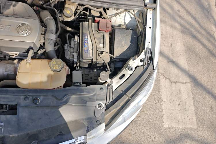 Used Buick Encore 2014 1.4T Automatic Two-Wheel Drive Urban Leading Model Engine Bay Left