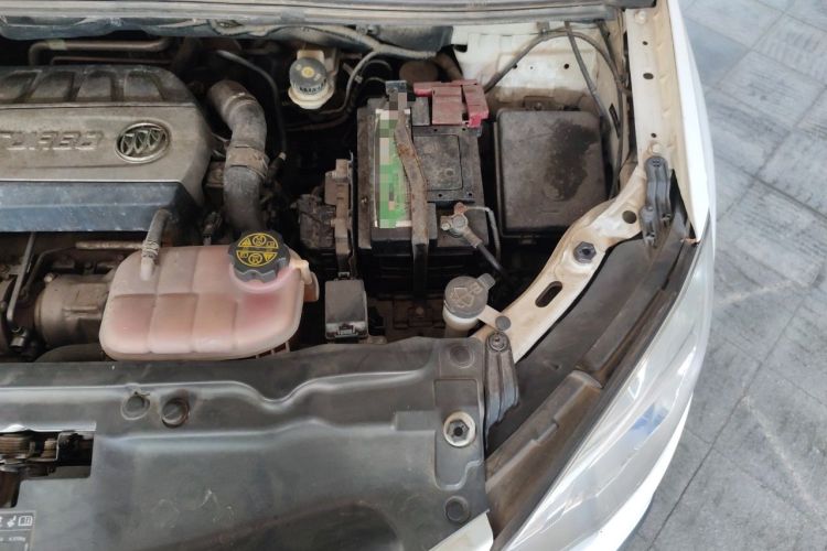 Used Buick Encore 2014 1.4T Automatic All-Wheel-Drive Flagship Edition Engine Bay Left