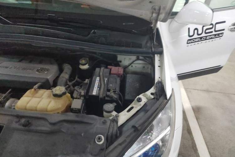 Used Buick Encore 2014 1.4T Automatic Two-Wheel Drive Urban Leading Model Engine Bay Left