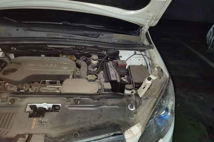 Used Buick Encore 2014 1.4T Automatic Two-Wheel Drive Urban Elite Model Engine Bay Left