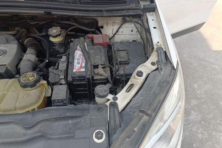 Used Buick Encore 2014 1.4T Automatic Two-Wheel Drive Urban Elite Model Engine Bay Left