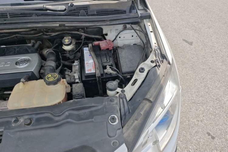 Used Buick Encore 2014 1.4T Automatic Two-Wheel Drive Urban Elite Model Engine Bay Left