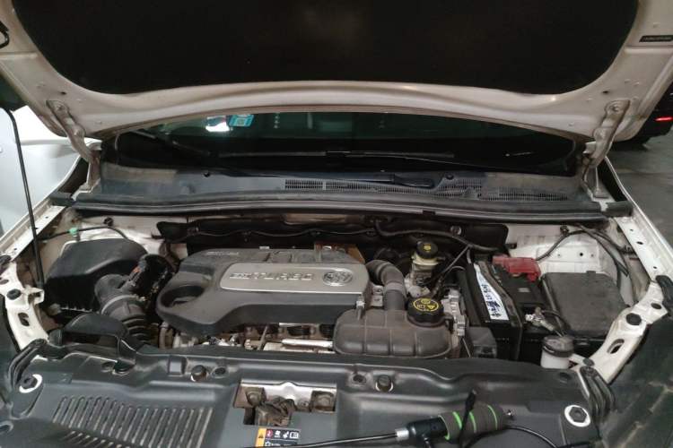 Used Buick Encore 2014 1.4T Automatic Two-Wheel Drive Urban Elite Model Engine Bay