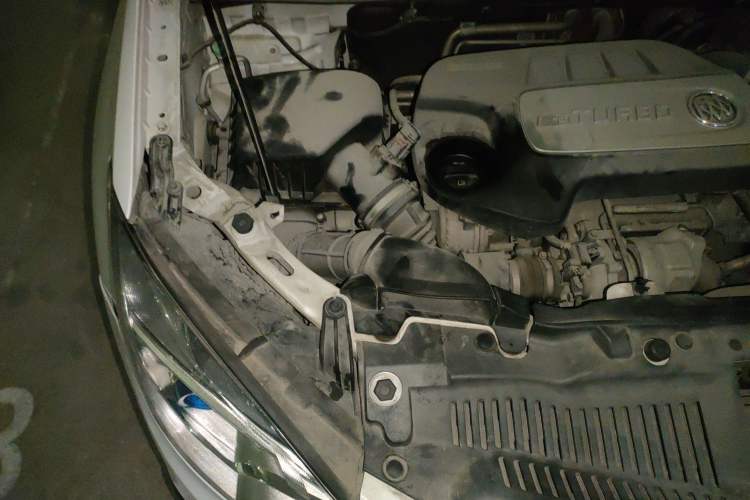 Used Buick Encore 2014 1.4T Automatic Two-Wheel Drive Urban Elite Model Engine Bay Right