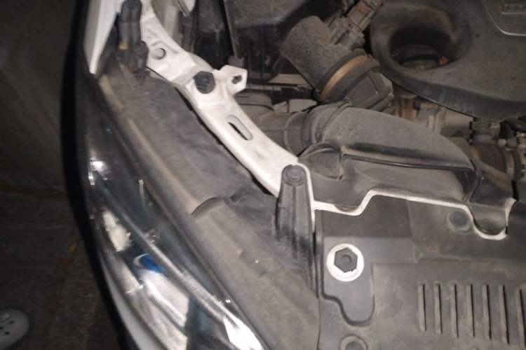 Used Buick Encore 2014 1.4T Automatic Two-Wheel Drive Urban Leading Model Engine Bay Right