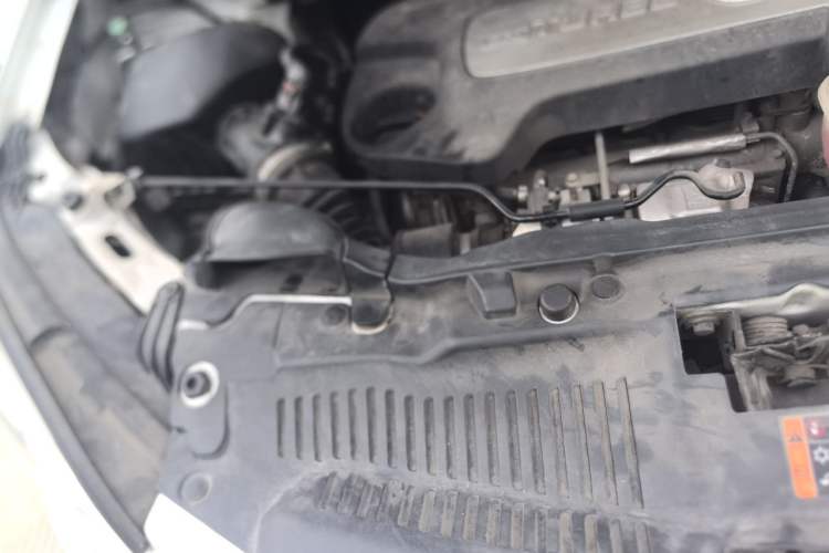 Used Buick Encore 2014 1.4T Automatic Two-Wheel Drive Urban Elite Model Engine Bay Right