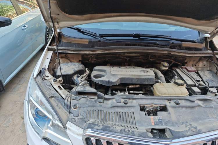 Used Buick Encore 2014 1.4T Automatic Two-Wheel Drive Urban Elite Model Engine Bay Right