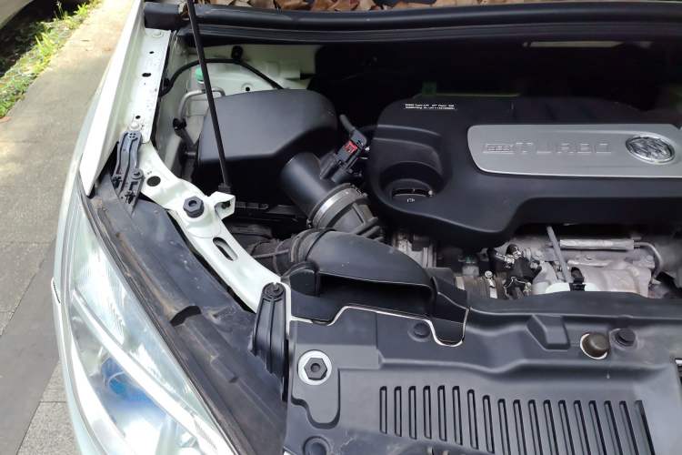 Used Buick Encore 2014 1.4T Automatic Two-Wheel Drive Urban Elite Model Engine Bay Right