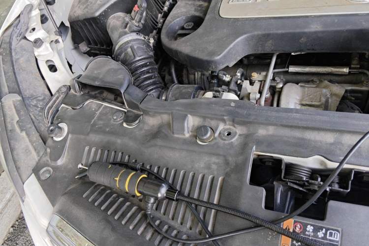 Used Buick Encore 2014 1.4T Automatic Two-Wheel Drive Urban Elite Model Engine Bay Right