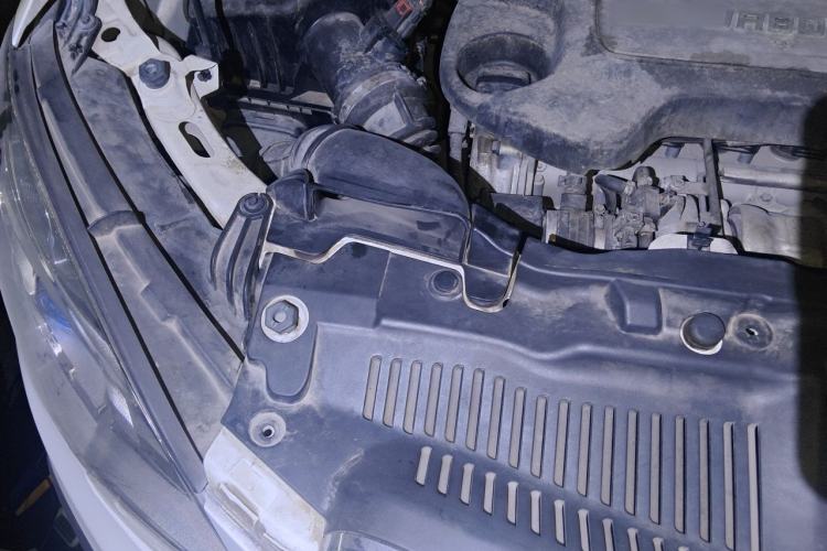 Used Buick Encore 2014 1.4T Automatic Two-Wheel Drive Urban Elite Model Engine Bay Right