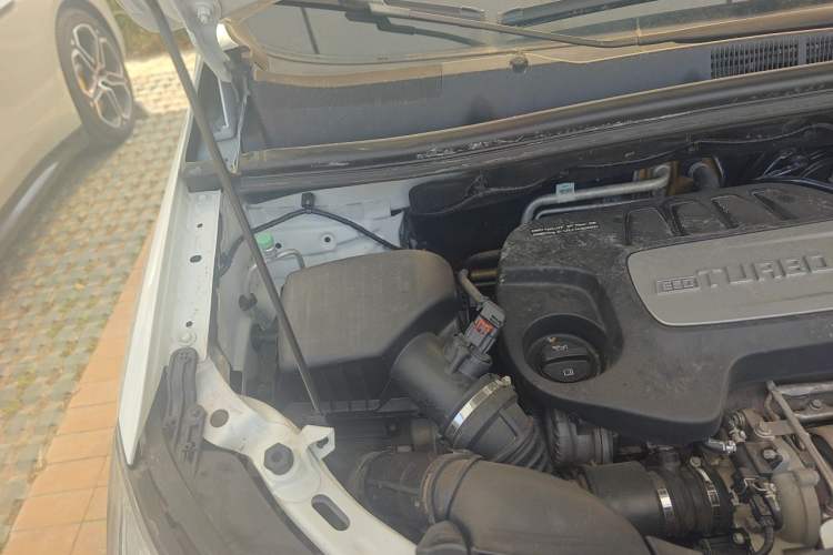 Used Buick Encore 2014 1.4T Automatic Two-Wheel Drive Urban Elite Model Engine Bay Right