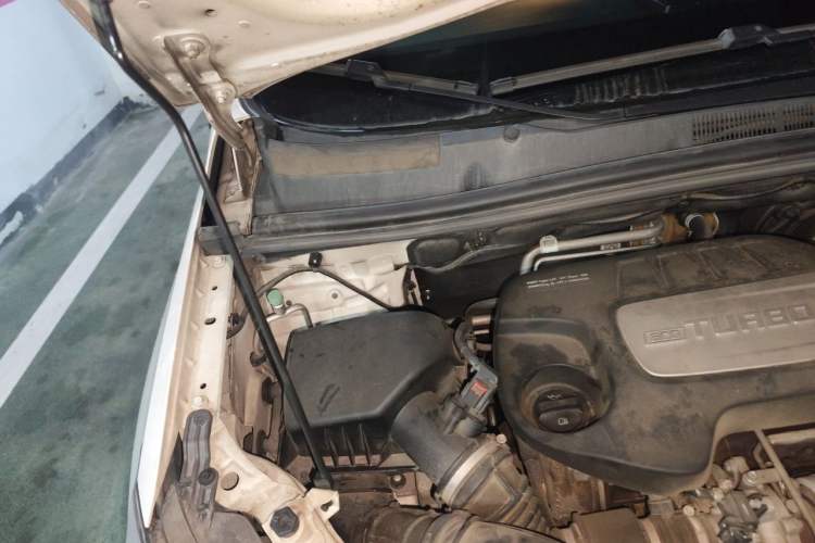 Used Buick Encore 2014 1.4T Automatic Two-Wheel Drive Urban Elite Model Engine Bay Right