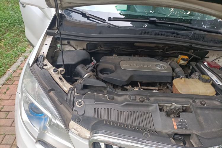 Used Buick Encore 2014 1.4T Manual Two-Wheel Drive Urban Sport Model Engine Bay Right