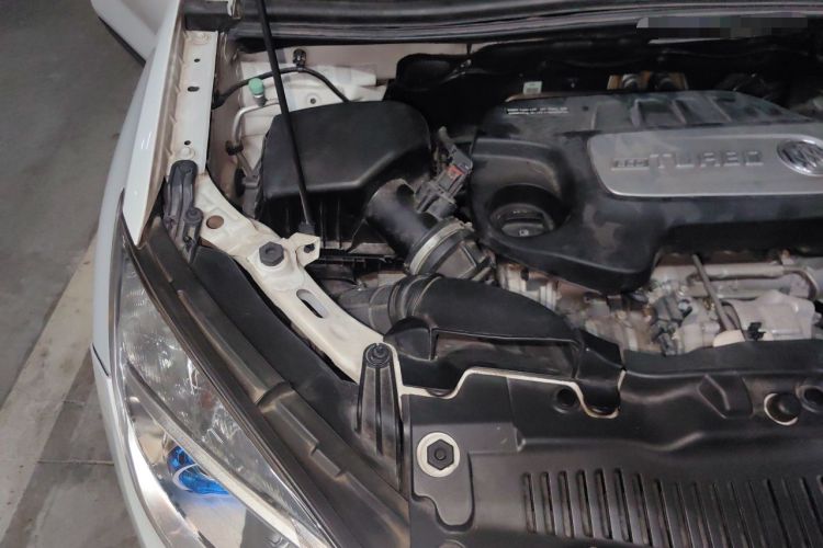 Used Buick Encore 2014 1.4T Automatic Two-Wheel Drive Urban Elite Model Engine Bay Right