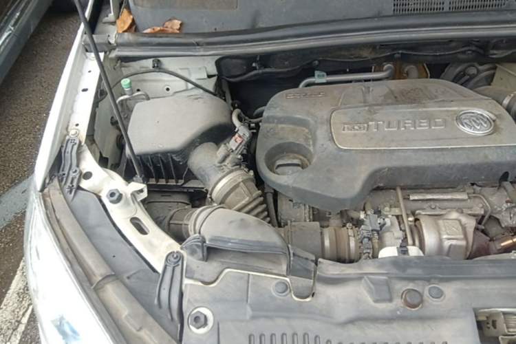 Used Buick Encore 2014 1.4T Automatic Two-Wheel Drive Urban Elite Model Engine Bay Right