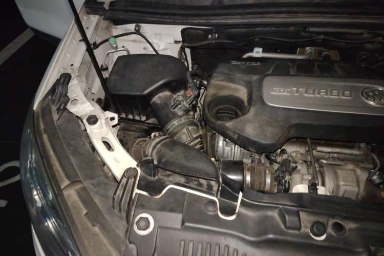 Used Buick Encore 2014 1.4T Manual Two-Wheel Drive Urban Sport Model Engine Bay Right