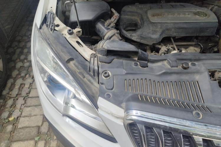 Used Buick Encore 2014 1.4T Automatic Two-Wheel Drive Urban Elite Model Engine Bay Right