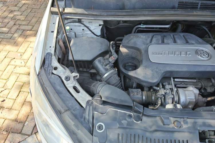 Used Buick Encore 2014 1.4T Automatic Two-Wheel Drive Urban Elite Model Engine Bay Right