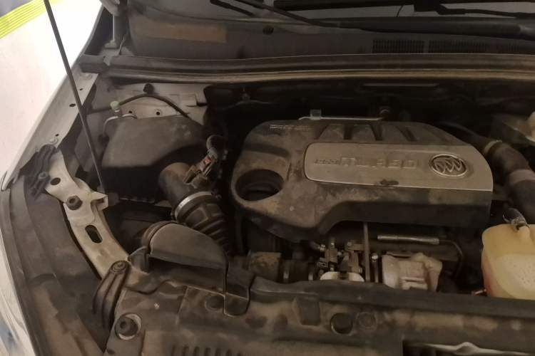 Used Buick Encore 2014 1.4T Automatic Two-Wheel Drive Urban Elite Model Engine Bay Right