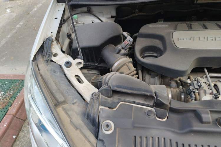 Used Buick Encore 2014 1.4T Automatic Two-Wheel Drive Urban Elite Model Engine Bay Right