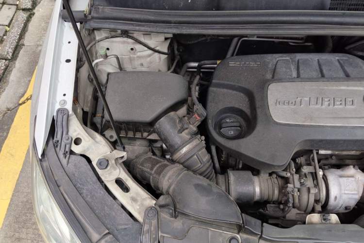 Used Buick Encore 2014 1.4T Automatic Two-Wheel Drive Urban Leading Model Engine Bay Right