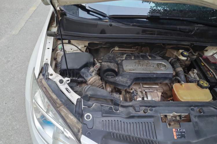 Used Buick Encore 2014 1.4T Automatic Two-Wheel Drive Urban Elite Model Engine Bay Right