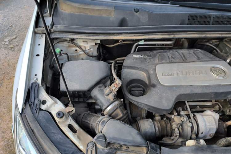 Used Buick Encore 2014 1.4T Automatic All-Wheel-Drive Flagship Edition Engine Bay Right