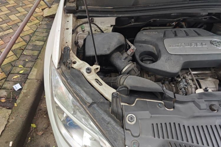 Used Buick Encore 2014 1.4T Automatic Two-Wheel Drive Urban Elite Model Engine Bay Right