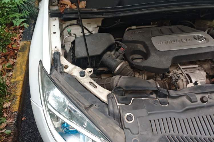 Used Buick Encore 2014 1.4T Automatic Two-Wheel Drive Urban Elite Model Engine Bay Right