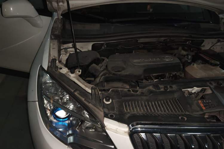 Used Buick Encore 2014 1.4T Automatic Two-Wheel Drive Urban Elite Model Engine Bay Right