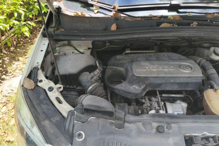 Used Buick Encore 2014 1.4T Automatic Two-Wheel Drive Urban Elite Model Engine Bay Right