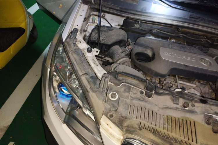 Used Buick Encore 2014 1.4T Automatic Two-Wheel Drive Urban Elite Model Engine Bay Right