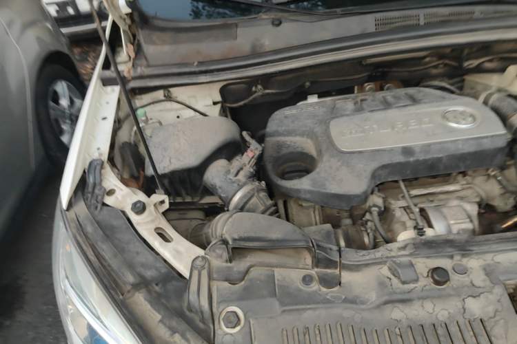Used Buick Encore 2014 1.4T Manual Two-Wheel Drive Urban Advanced Model Engine Bay Right