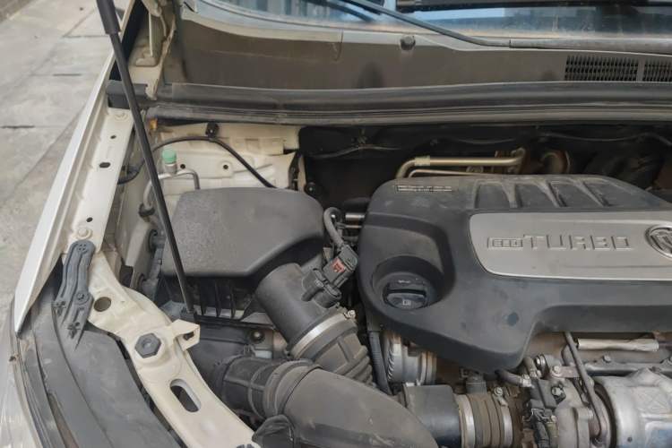 Used Buick Encore 2014 1.4T Automatic All-Wheel-Drive Flagship Edition Engine Bay Right