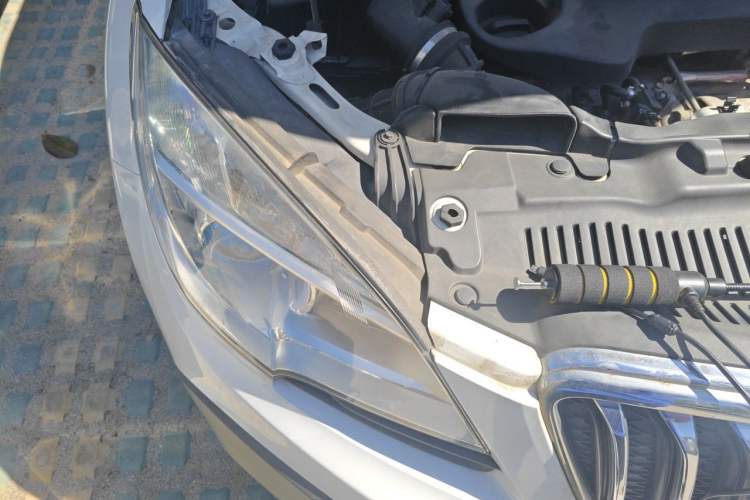 Used Buick Encore 2014 1.4T Automatic Two-Wheel Drive Urban Elite Model Engine Bay Right