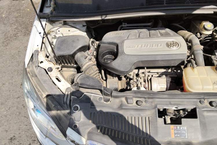 Used Buick Encore 2014 1.4T Automatic All-Wheel-Drive Flagship Edition Engine Bay Right