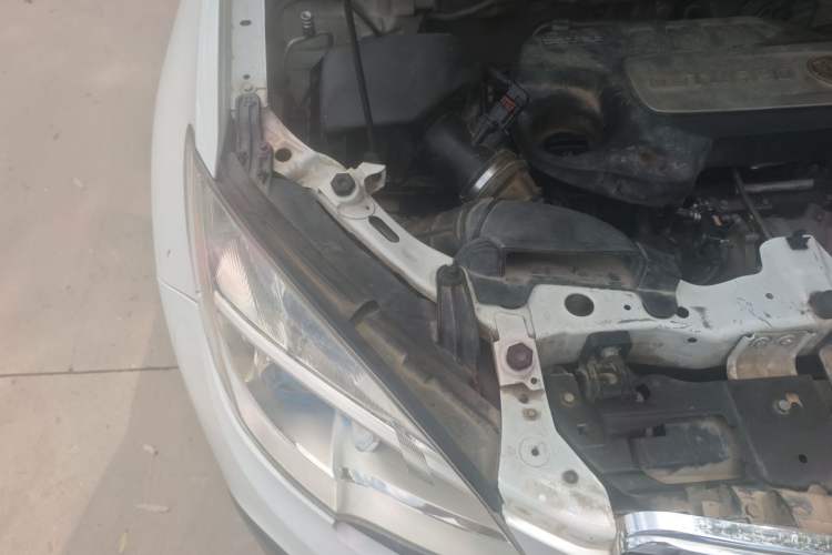Used Buick Encore 2014 1.4T Automatic Two-Wheel Drive Urban Elite Model Engine Bay Right