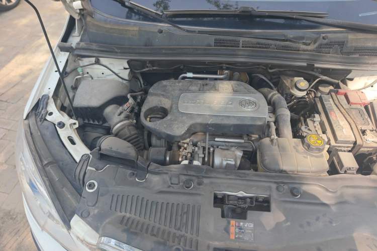 Used Buick Encore 2014 1.4T Automatic All-Wheel-Drive Flagship Edition Engine Bay Right